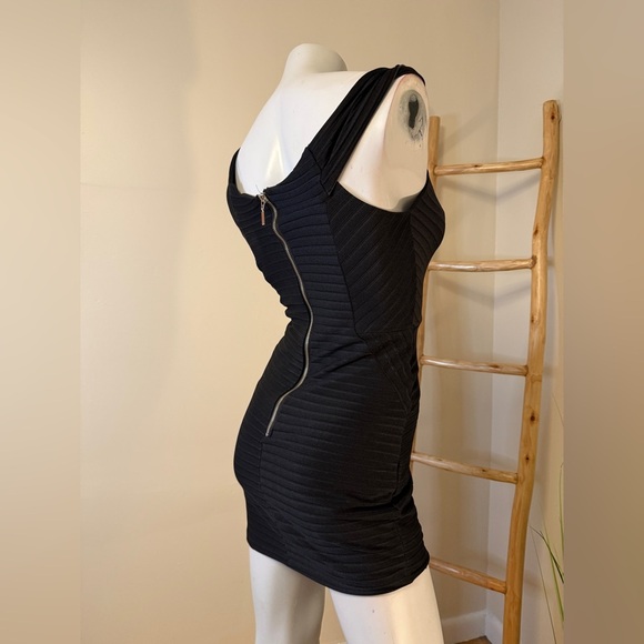 TopShop Black Bandage Short Sleeve Bodycon Mini Dress Size 2 EUC - Picture 2 of 6